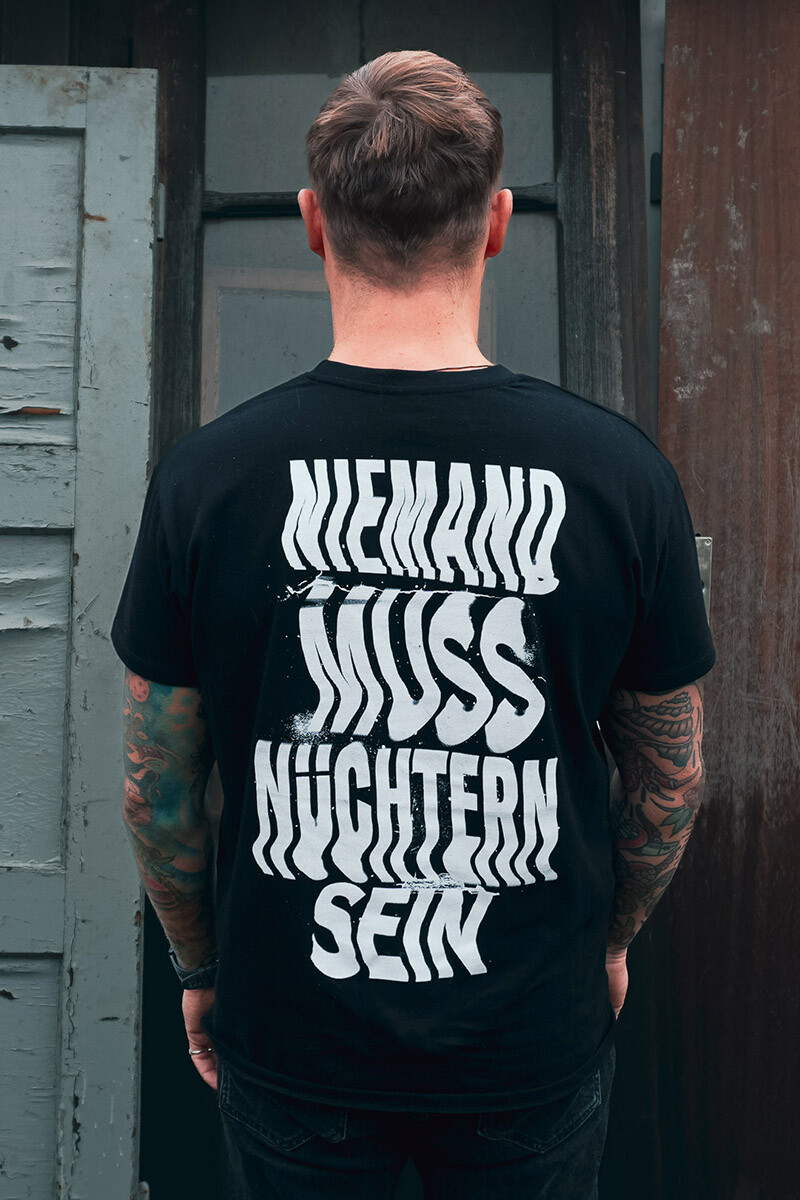 T-Shirt Niemand muss nüchtern sein 2025 Schwarz