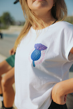 T-Shirt Distel im Beton White Fitted